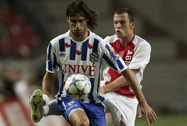 为球队牵线 为球队牵线